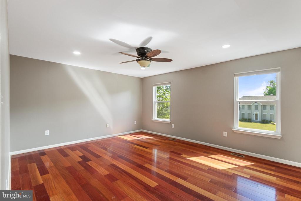 11704 EXETER CT, FREDERICKSBURG, Virginia 22408, 4 Bedrooms Bedrooms, ,3 BathroomsBathrooms,Residential,11704 EXETER CT,VASP2041182 MLS # VASP2041182