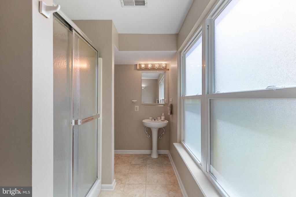11704 EXETER CT, FREDERICKSBURG, Virginia 22408, 4 Bedrooms Bedrooms, ,3 BathroomsBathrooms,Residential,11704 EXETER CT,VASP2041182 MLS # VASP2041182