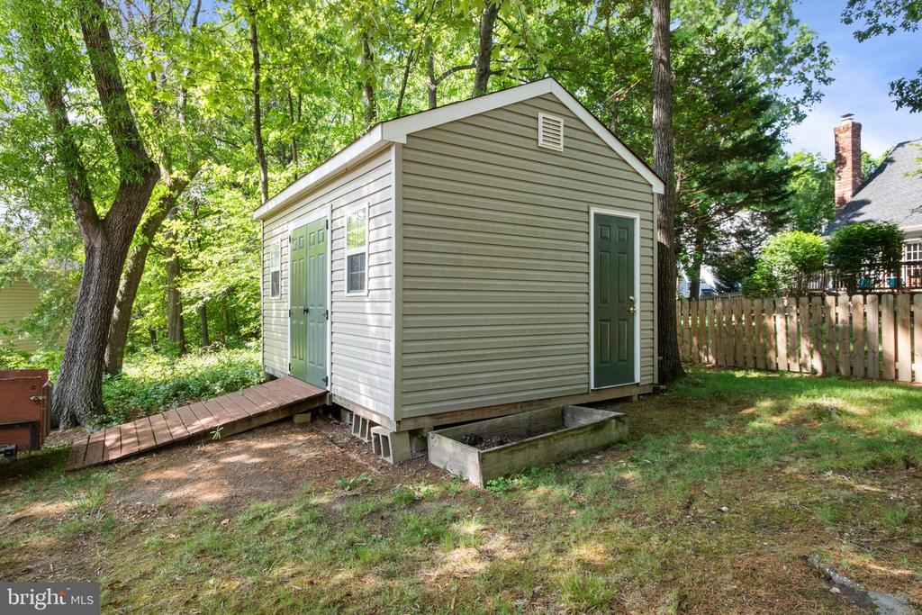 11704 EXETER CT, FREDERICKSBURG, Virginia 22408, 4 Bedrooms Bedrooms, ,3 BathroomsBathrooms,Residential,11704 EXETER CT,VASP2041182 MLS # VASP2041182