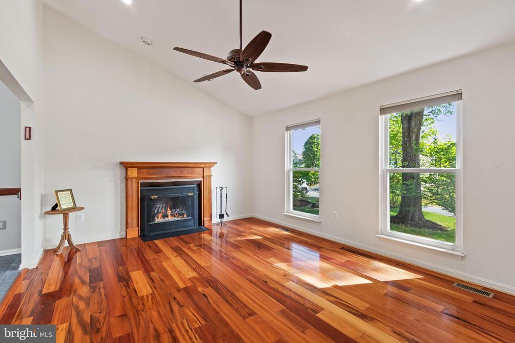 11704 EXETER CT, FREDERICKSBURG, Virginia 22408, 4 Bedrooms Bedrooms, ,3 BathroomsBathrooms,Residential,11704 EXETER CT,VASP2041182 MLS # VASP2041182