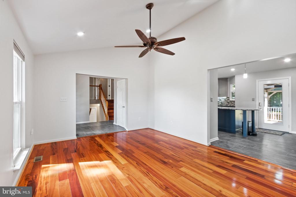 11704 EXETER CT, FREDERICKSBURG, Virginia 22408, 4 Bedrooms Bedrooms, ,3 BathroomsBathrooms,Residential,11704 EXETER CT,VASP2041182 MLS # VASP2041182