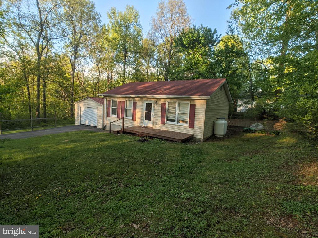 144 HUNTER AVE, CHESTER GAP, Virginia 22623, 2 Bedrooms Bedrooms, ,1 BathroomBathrooms,Residential,144 HUNTER AVE,VARP2002610 MLS # VARP2002610