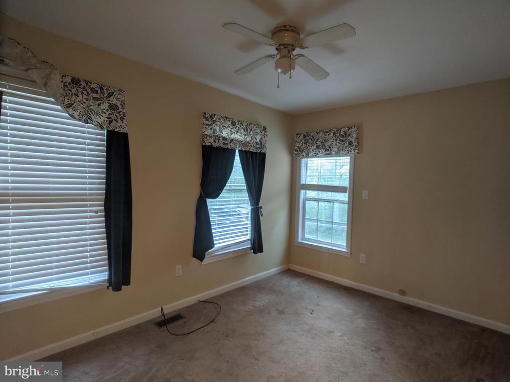 144 HUNTER AVE, CHESTER GAP, Virginia 22623, 2 Bedrooms Bedrooms, ,1 BathroomBathrooms,Residential,144 HUNTER AVE,VARP2002610 MLS # VARP2002610