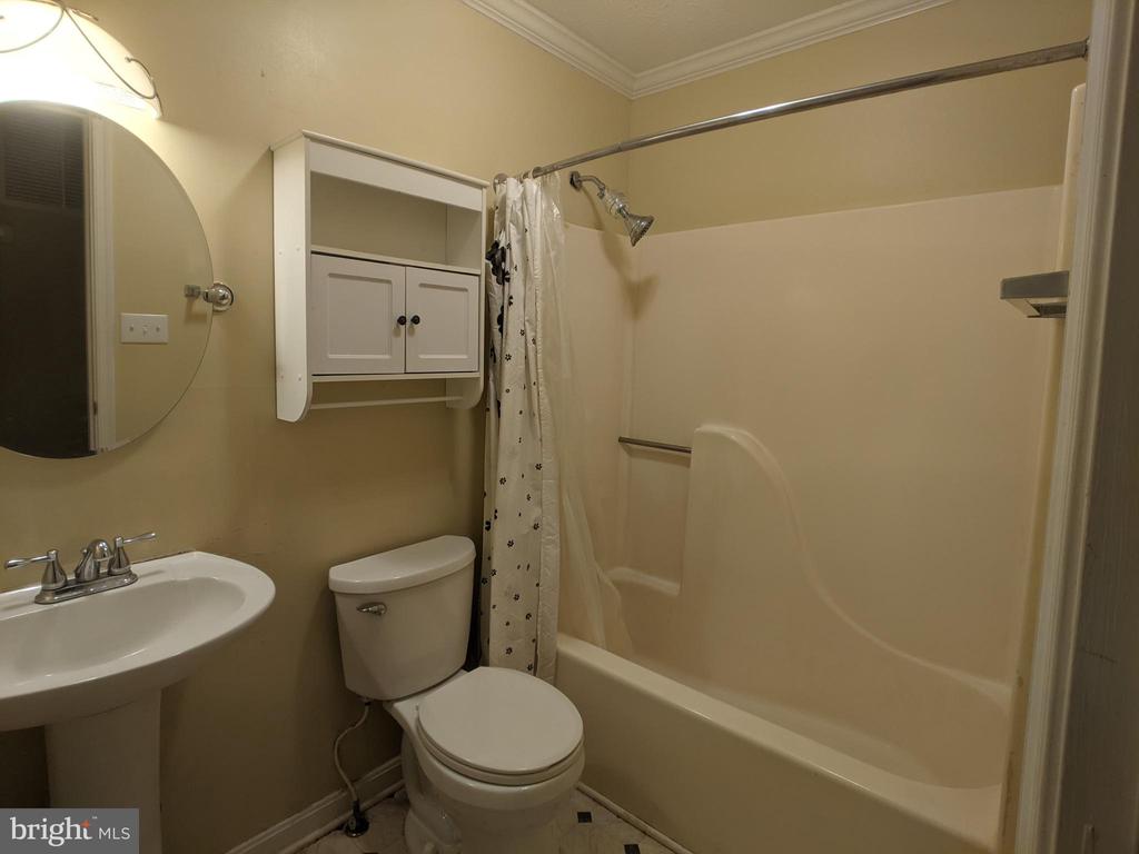 144 HUNTER AVE, CHESTER GAP, Virginia 22623, 2 Bedrooms Bedrooms, ,1 BathroomBathrooms,Residential,144 HUNTER AVE,VARP2002610 MLS # VARP2002610