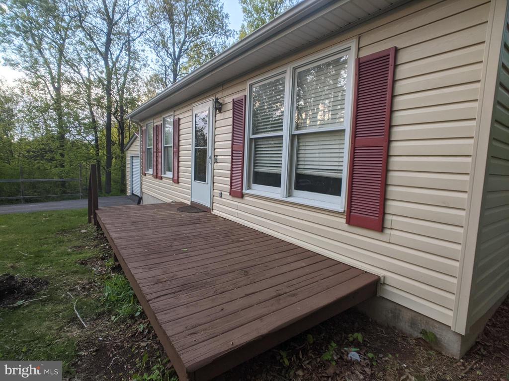 144 HUNTER AVE, CHESTER GAP, Virginia 22623, 2 Bedrooms Bedrooms, ,1 BathroomBathrooms,Residential,144 HUNTER AVE,VARP2002610 MLS # VARP2002610