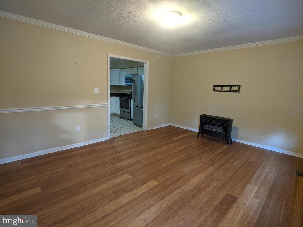 144 HUNTER AVE, CHESTER GAP, Virginia 22623, 2 Bedrooms Bedrooms, ,1 BathroomBathrooms,Residential,144 HUNTER AVE,VARP2002610 MLS # VARP2002610