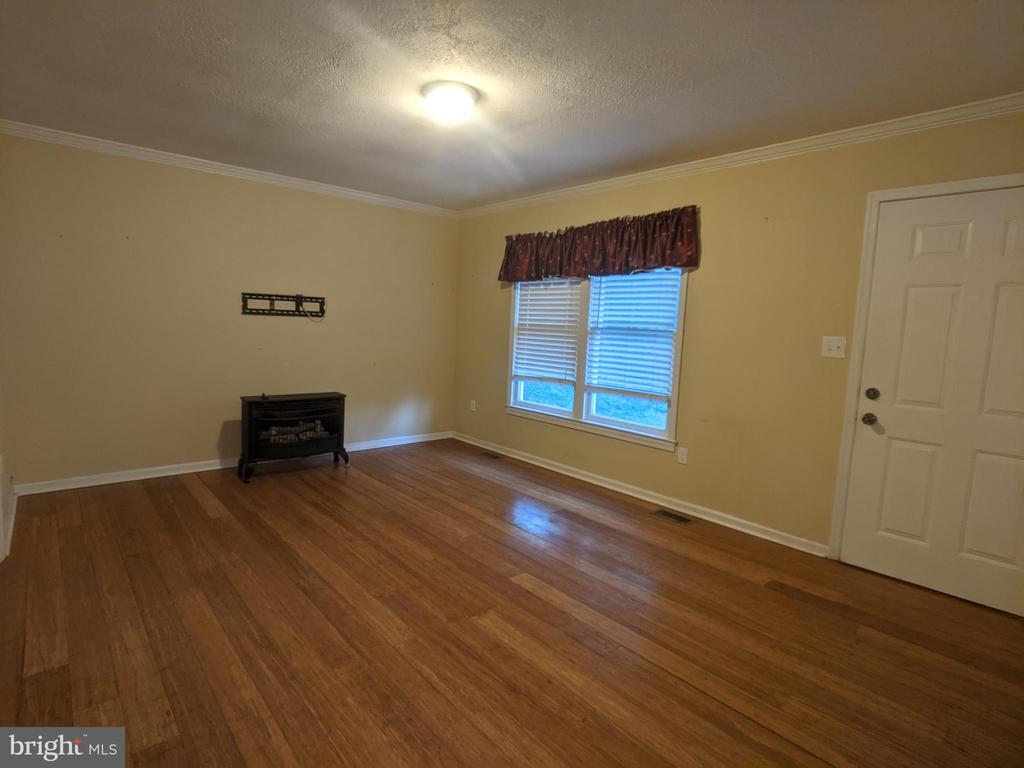 144 HUNTER AVE, CHESTER GAP, Virginia 22623, 2 Bedrooms Bedrooms, ,1 BathroomBathrooms,Residential,144 HUNTER AVE,VARP2002610 MLS # VARP2002610