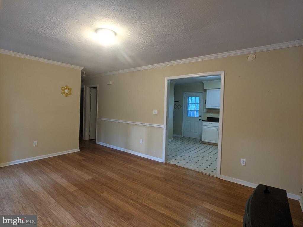 144 HUNTER AVE, CHESTER GAP, Virginia 22623, 2 Bedrooms Bedrooms, ,1 BathroomBathrooms,Residential,144 HUNTER AVE,VARP2002610 MLS # VARP2002610
