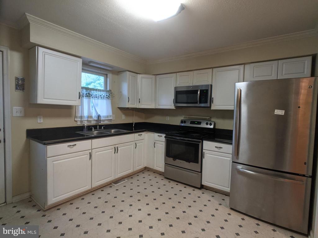 144 HUNTER AVE, CHESTER GAP, Virginia 22623, 2 Bedrooms Bedrooms, ,1 BathroomBathrooms,Residential,144 HUNTER AVE,VARP2002610 MLS # VARP2002610