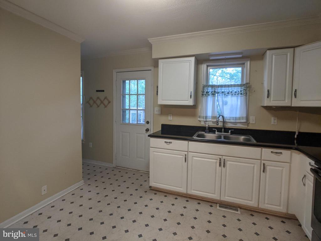 144 HUNTER AVE, CHESTER GAP, Virginia 22623, 2 Bedrooms Bedrooms, ,1 BathroomBathrooms,Residential,144 HUNTER AVE,VARP2002610 MLS # VARP2002610
