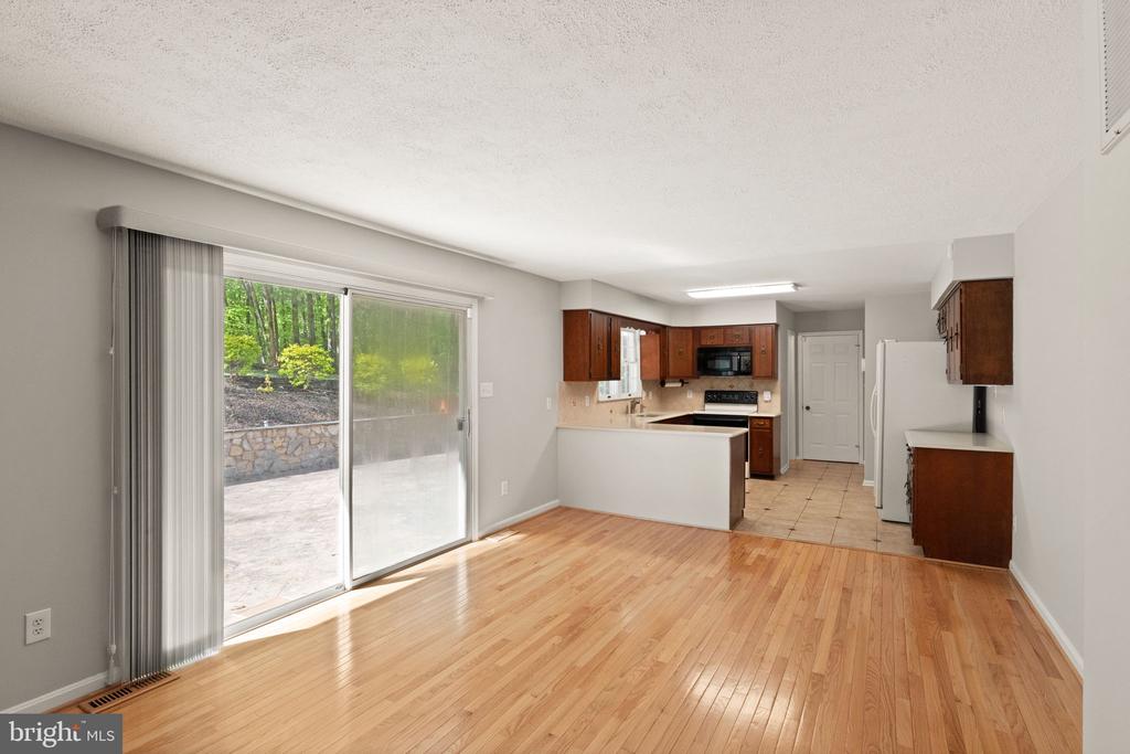 3430 COURTNEY SCHOOL RD, MIDLAND, Virginia 22728, 3 Bedrooms Bedrooms, ,2 BathroomsBathrooms,Residential,3430 COURTNEY SCHOOL RD,VAFQ2021730 MLS # VAFQ2021730