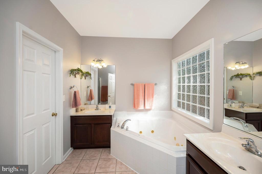 626 CORNWALLIS AVE, LOCUST GROVE, Virginia 22508, 5 Bedrooms Bedrooms, ,3 BathroomsBathrooms,Residential,626 CORNWALLIS AVE,VAOR2013484 MLS # VAOR2013484