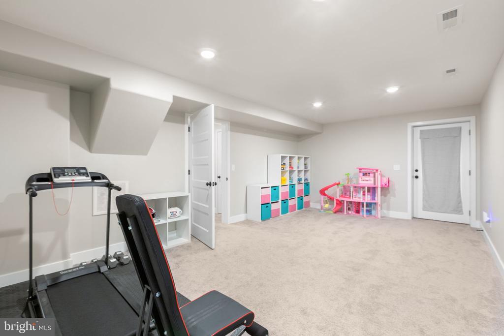 12505 FLOCK CT, SPOTSYLVANIA, Virginia 22551, 5 Bedrooms Bedrooms, ,3 BathroomsBathrooms,Residential,12505 FLOCK CT,VASP2040650 MLS # VASP2040650