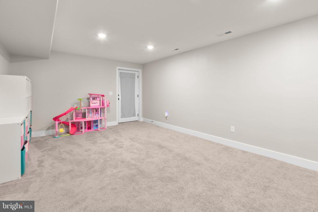 12505 FLOCK CT, SPOTSYLVANIA, Virginia 22551, 5 Bedrooms Bedrooms, ,3 BathroomsBathrooms,Residential,12505 FLOCK CT,VASP2040650 MLS # VASP2040650
