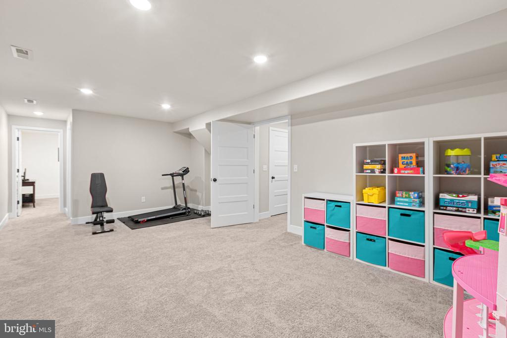 12505 FLOCK CT, SPOTSYLVANIA, Virginia 22551, 5 Bedrooms Bedrooms, ,3 BathroomsBathrooms,Residential,12505 FLOCK CT,VASP2040650 MLS # VASP2040650