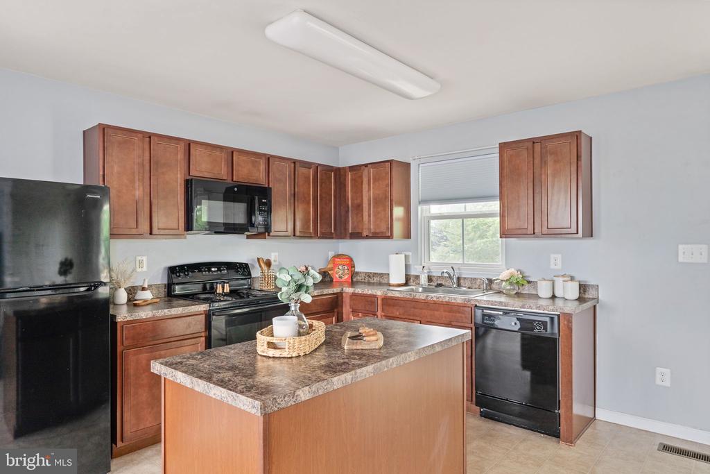 1901 CREPE MYRTLE LN, CULPEPER, Virginia 22701, 3 Bedrooms Bedrooms, ,2 BathroomsBathrooms,Residential,1901 CREPE MYRTLE LN,VACU2013486 MLS # VACU2013486