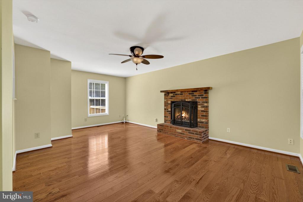12151 DEERFIELD LN, AMISSVILLE, Virginia 20106, 3 Bedrooms Bedrooms, ,2 BathroomsBathrooms,Residential,12151 DEERFIELD LN,VAFQ2021742 MLS # VAFQ2021742