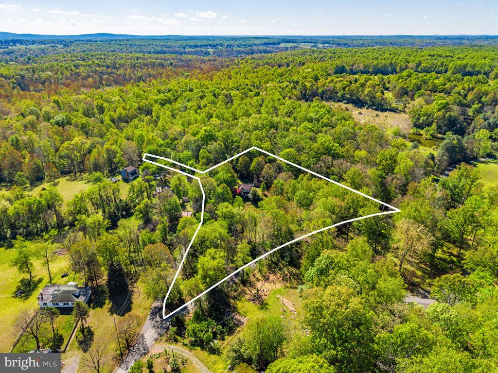 12151 DEERFIELD LN, AMISSVILLE, Virginia 20106, 3 Bedrooms Bedrooms, ,2 BathroomsBathrooms,Residential,12151 DEERFIELD LN,VAFQ2021742 MLS # VAFQ2021742