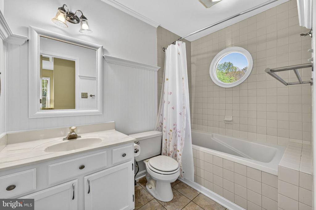 12151 DEERFIELD LN, AMISSVILLE, Virginia 20106, 3 Bedrooms Bedrooms, ,2 BathroomsBathrooms,Residential,12151 DEERFIELD LN,VAFQ2021742 MLS # VAFQ2021742