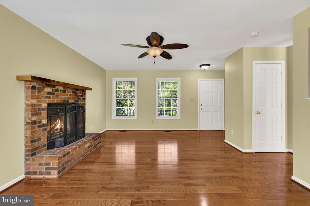 12151 DEERFIELD LN, AMISSVILLE, Virginia 20106, 3 Bedrooms Bedrooms, ,2 BathroomsBathrooms,Residential,12151 DEERFIELD LN,VAFQ2021742 MLS # VAFQ2021742