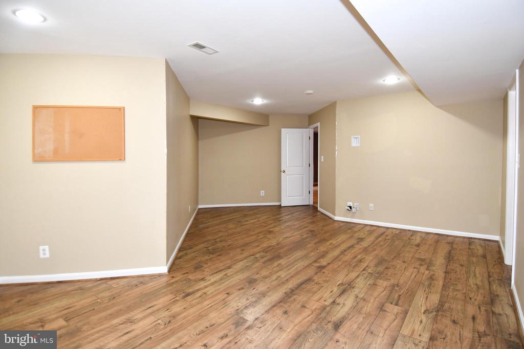 3582 DELL CT, WARRENTON, Virginia 20187, 4 Bedrooms Bedrooms, ,3 BathroomsBathrooms,Residential,3582 DELL CT,VAFQ2021802 MLS # VAFQ2021802