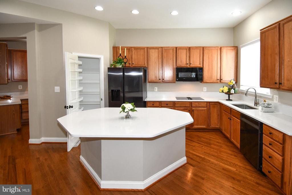 3582 DELL CT, WARRENTON, Virginia 20187, 4 Bedrooms Bedrooms, ,3 BathroomsBathrooms,Residential,3582 DELL CT,VAFQ2021802 MLS # VAFQ2021802