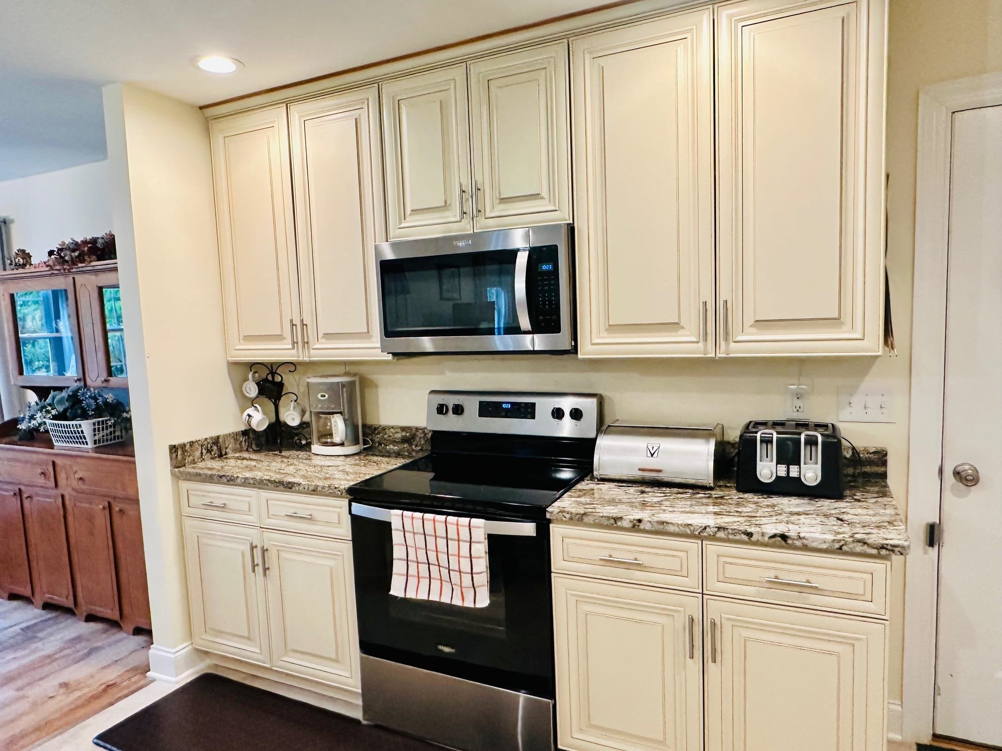24 HOKIE LN, STUARTS DRAFT, Virginia 24477, 3 Bedrooms Bedrooms, ,2 BathroomsBathrooms,Residential,ONE LEVEL LIVING ON 1 ACRE LOT,24 HOKIE LN,676581 MLS # 676581