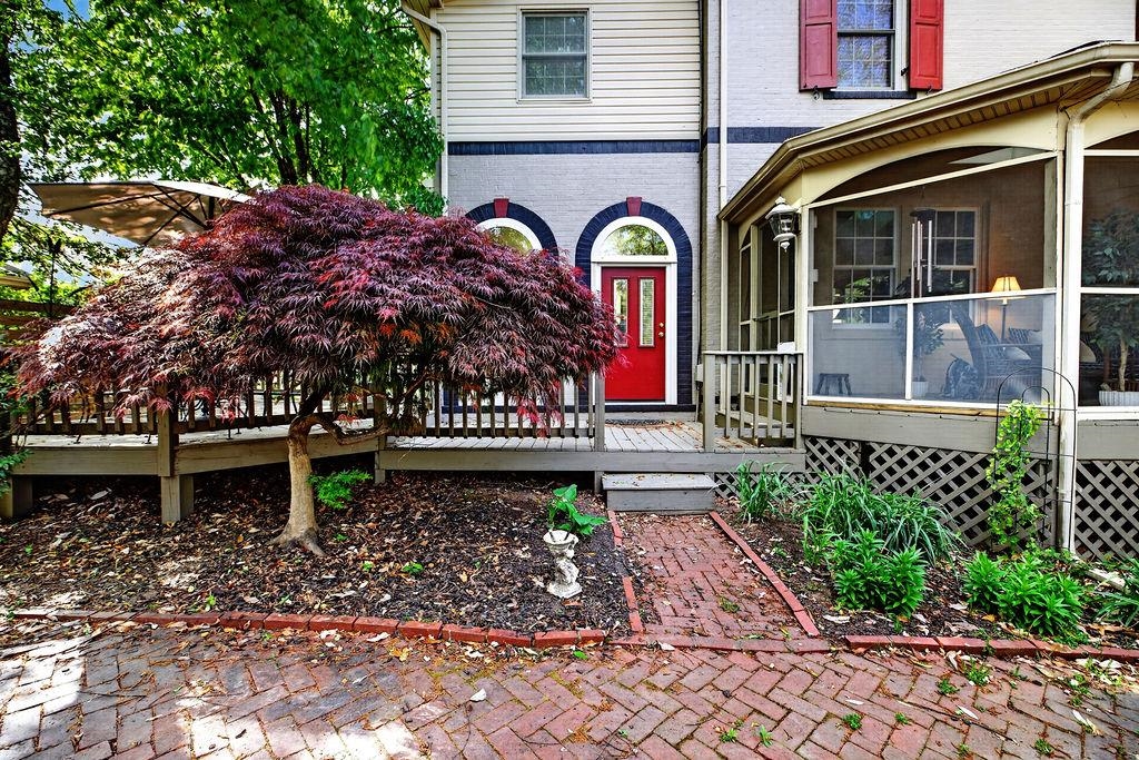 522 CHESTNUT AVE, WAYNESBORO, Virginia 22980, 4 Bedrooms Bedrooms, ,3 BathroomsBathrooms,Residential,522 CHESTNUT AVE,676587 MLS # 676587