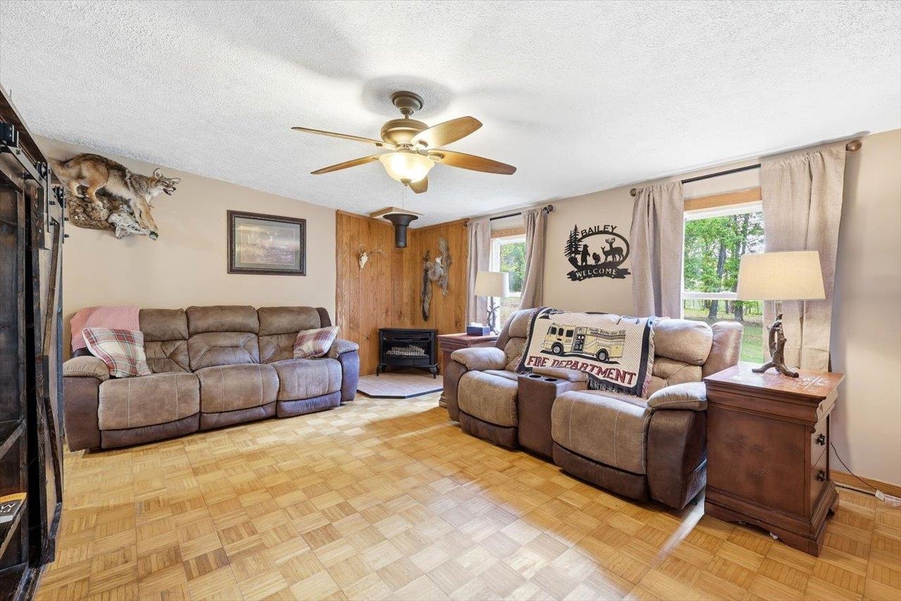 406 TRAYFOOT RD, GROTTOES, Virginia 24441, 3 Bedrooms Bedrooms, ,2 BathroomsBathrooms,Residential,406 TRAYFOOT RD,676591 MLS # 676591