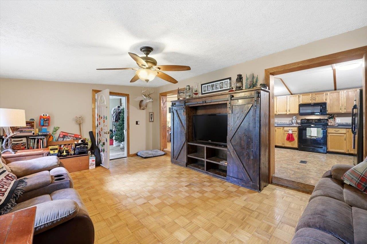 406 TRAYFOOT RD, GROTTOES, Virginia 24441, 3 Bedrooms Bedrooms, ,2 BathroomsBathrooms,Residential,406 TRAYFOOT RD,676591 MLS # 676591