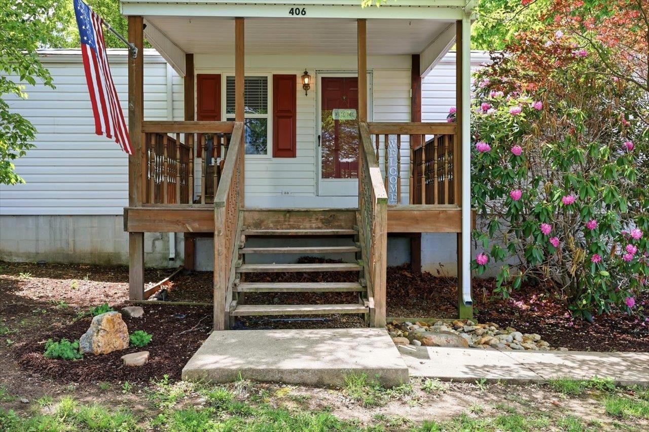 406 TRAYFOOT RD, GROTTOES, Virginia 24441, 3 Bedrooms Bedrooms, ,2 BathroomsBathrooms,Residential,406 TRAYFOOT RD,676591 MLS # 676591