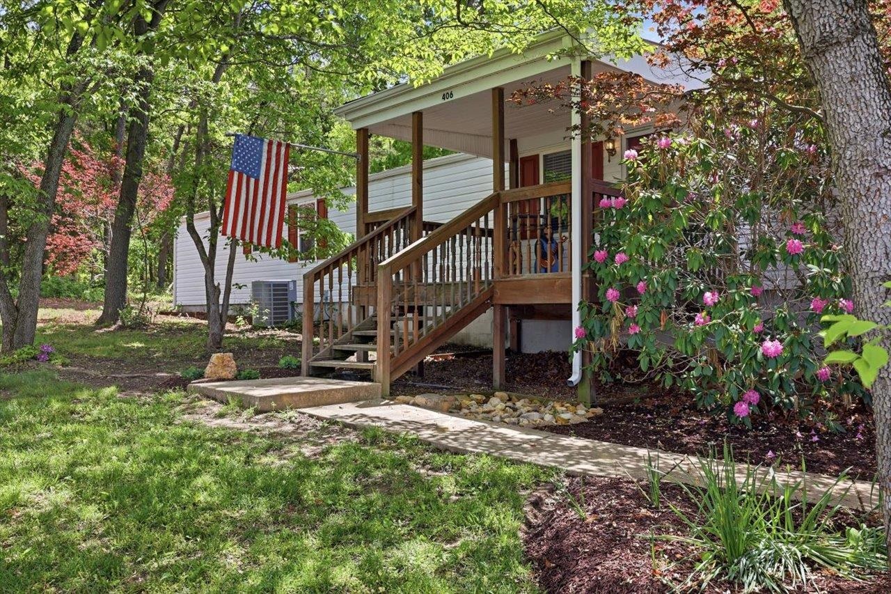 406 TRAYFOOT RD, GROTTOES, Virginia 24441, 3 Bedrooms Bedrooms, ,2 BathroomsBathrooms,Residential,406 TRAYFOOT RD,676591 MLS # 676591