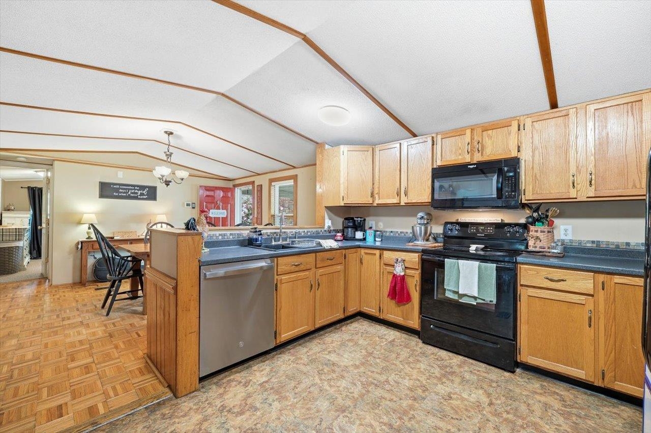 406 TRAYFOOT RD, GROTTOES, Virginia 24441, 3 Bedrooms Bedrooms, ,2 BathroomsBathrooms,Residential,406 TRAYFOOT RD,676591 MLS # 676591