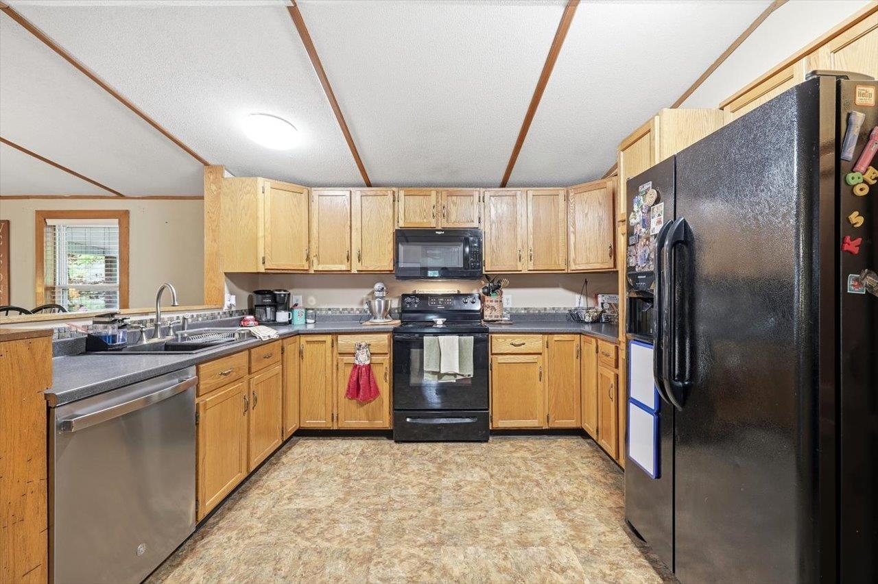 406 TRAYFOOT RD, GROTTOES, Virginia 24441, 3 Bedrooms Bedrooms, ,2 BathroomsBathrooms,Residential,406 TRAYFOOT RD,676591 MLS # 676591