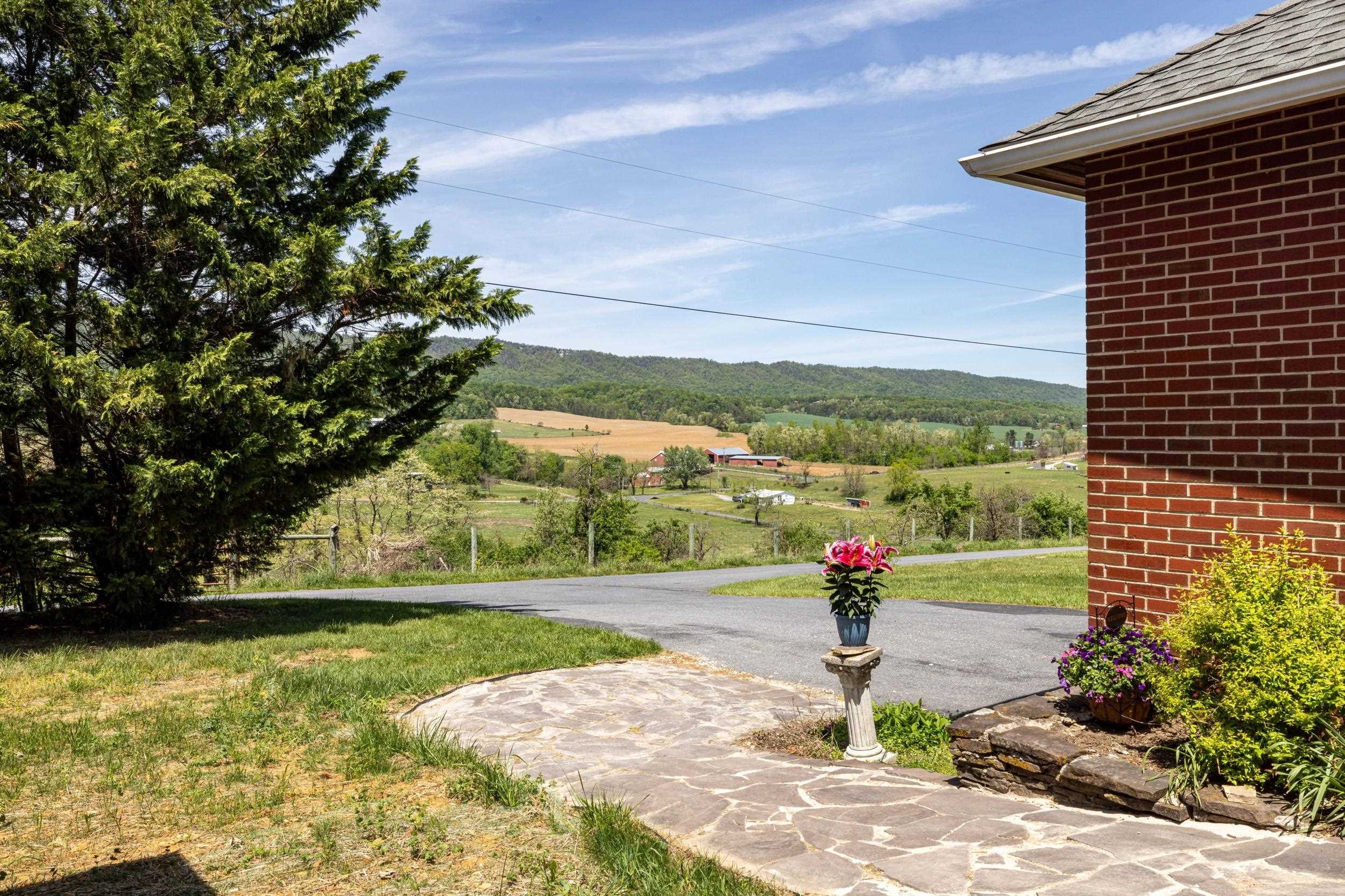 7133 TURLEYTOWN RD, SINGERS GLEN, Virginia 22850, 3 Bedrooms Bedrooms, ,2 BathroomsBathrooms,Residential,7133 TURLEYTOWN RD,676565 MLS # 676565