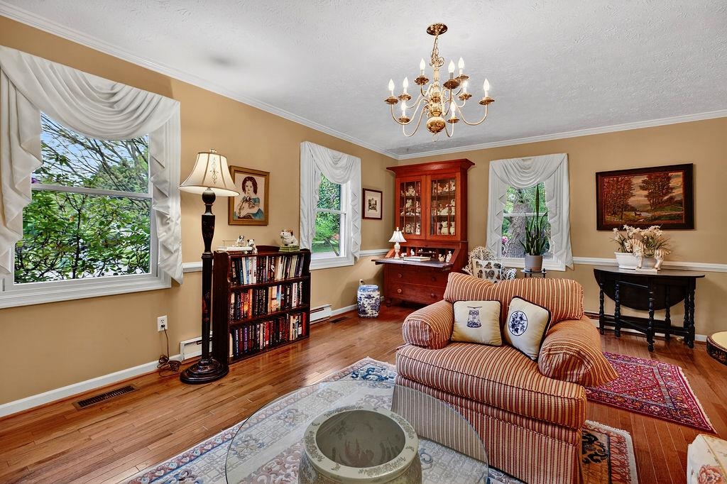300 PELHAM DR, WAYNESBORO, Virginia 22980, 4 Bedrooms Bedrooms, ,2 BathroomsBathrooms,Residential,300 PELHAM DR,676571 MLS # 676571