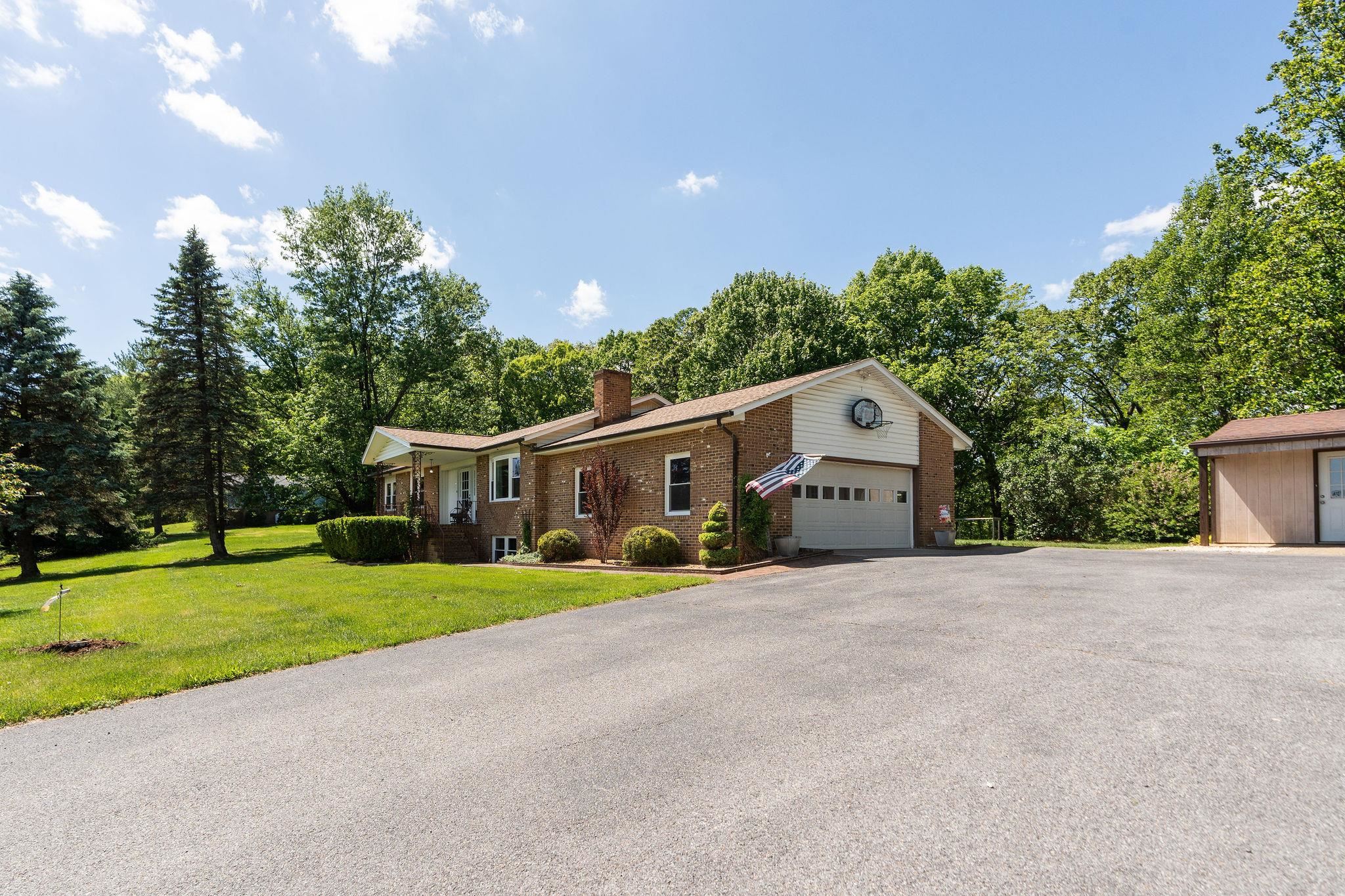2061 OLD GREENVILLE RD, GREENVILLE, Virginia 24440, 4 Bedrooms Bedrooms, ,3 BathroomsBathrooms,Residential,2061 OLD GREENVILLE RD,676573 MLS # 676573