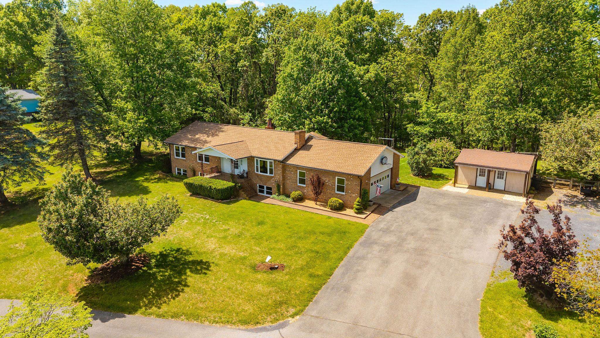2061 OLD GREENVILLE RD, GREENVILLE, Virginia 24440, 4 Bedrooms Bedrooms, ,3 BathroomsBathrooms,Residential,2061 OLD GREENVILLE RD,676573 MLS # 676573