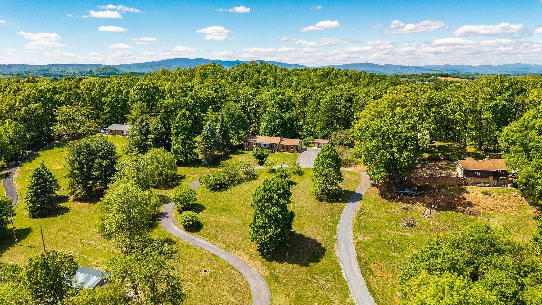 2061 OLD GREENVILLE RD, GREENVILLE, Virginia 24440, 4 Bedrooms Bedrooms, ,3 BathroomsBathrooms,Residential,2061 OLD GREENVILLE RD,676573 MLS # 676573