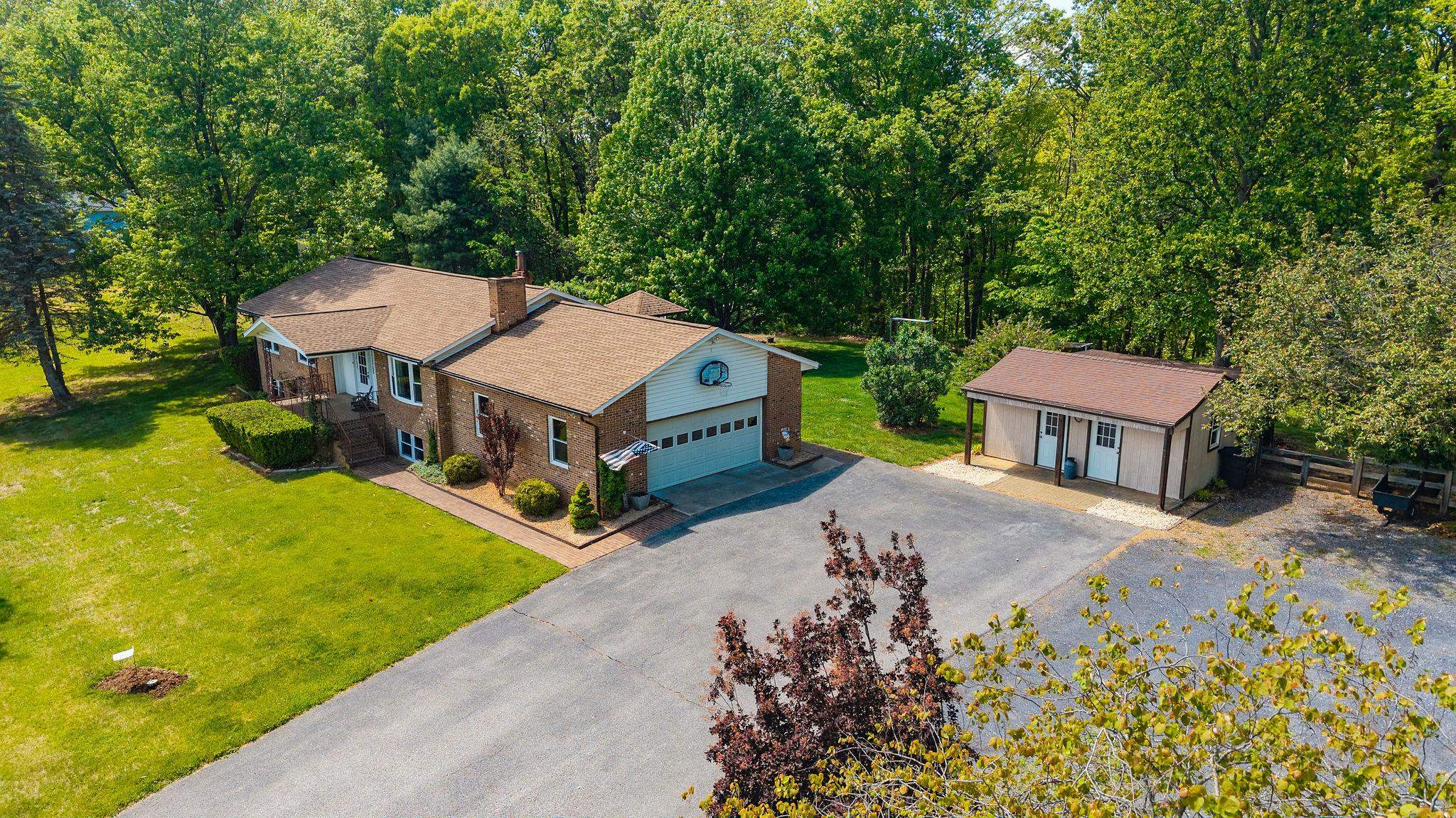 2061 OLD GREENVILLE RD, GREENVILLE, Virginia 24440, 4 Bedrooms Bedrooms, ,3 BathroomsBathrooms,Residential,2061 OLD GREENVILLE RD,676573 MLS # 676573