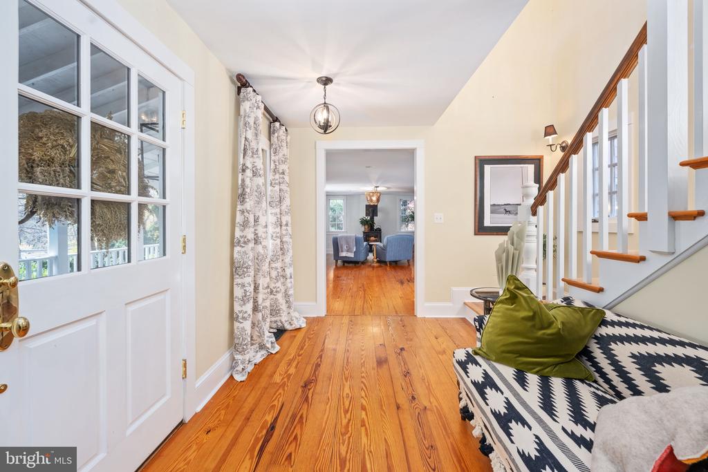 560 RICHMOND RD, AMISSVILLE, Virginia 20106, 4 Bedrooms Bedrooms, ,4 BathroomsBathrooms,Residential,560 RICHMOND RD,VARP2002374 MLS # VARP2002374
