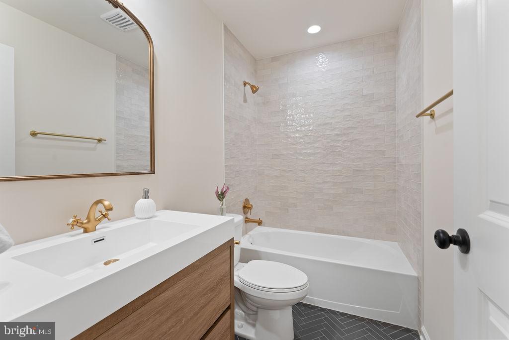 6600 DOCK LUCK LN, SPOTSYLVANIA, Virginia 22551, 5 Bedrooms Bedrooms, ,3 BathroomsBathrooms,Residential,6600 DOCK LUCK LN,VASP2041504 MLS # VASP2041504