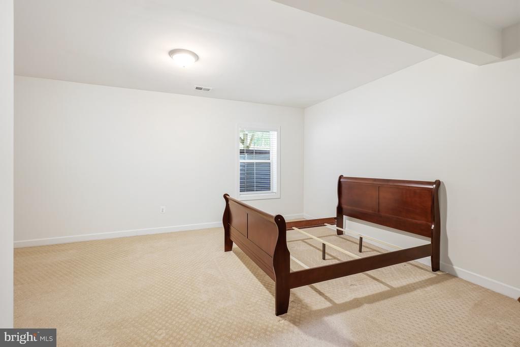 8524 LAROQUE RUN DR, FREDERICKSBURG, Virginia 22407, 6 Bedrooms Bedrooms, ,5 BathroomsBathrooms,Residential,8524 LAROQUE RUN DR,VASP2041508 MLS # VASP2041508