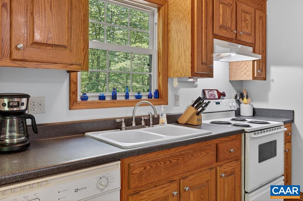 2 DOGWOOD LN, NELLYSFORD, Virginia 22958, 3 Bedrooms Bedrooms, ,2 BathroomsBathrooms,Residential,2 DOGWOOD LN,676600 MLS # 676600