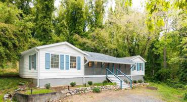 2068 LAKESIDE DR, CHARLOTTESVILLE, Virginia 22901, 2 Bedrooms Bedrooms, ,2 BathroomsBathrooms,Residential,The Lake Albemarle Cottage,2068 LAKESIDE DR,676602 MLS # 676602