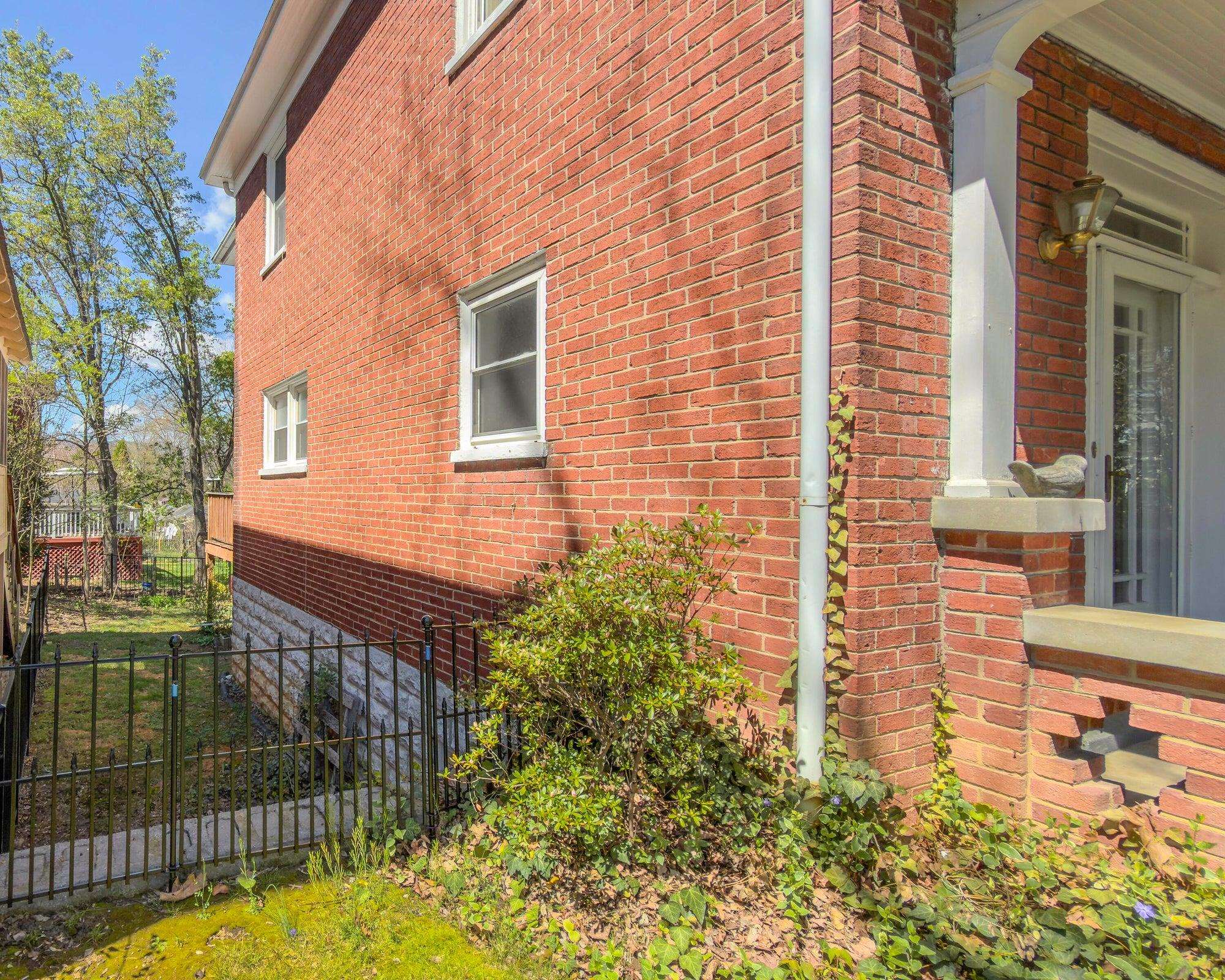 521 S MAIN ST, LEXINGTON, Virginia 24450, 3 Bedrooms Bedrooms, ,3 BathroomsBathrooms,Residential,521 S Main St Lexington, VA 24450,521 S MAIN ST,676603 MLS # 676603