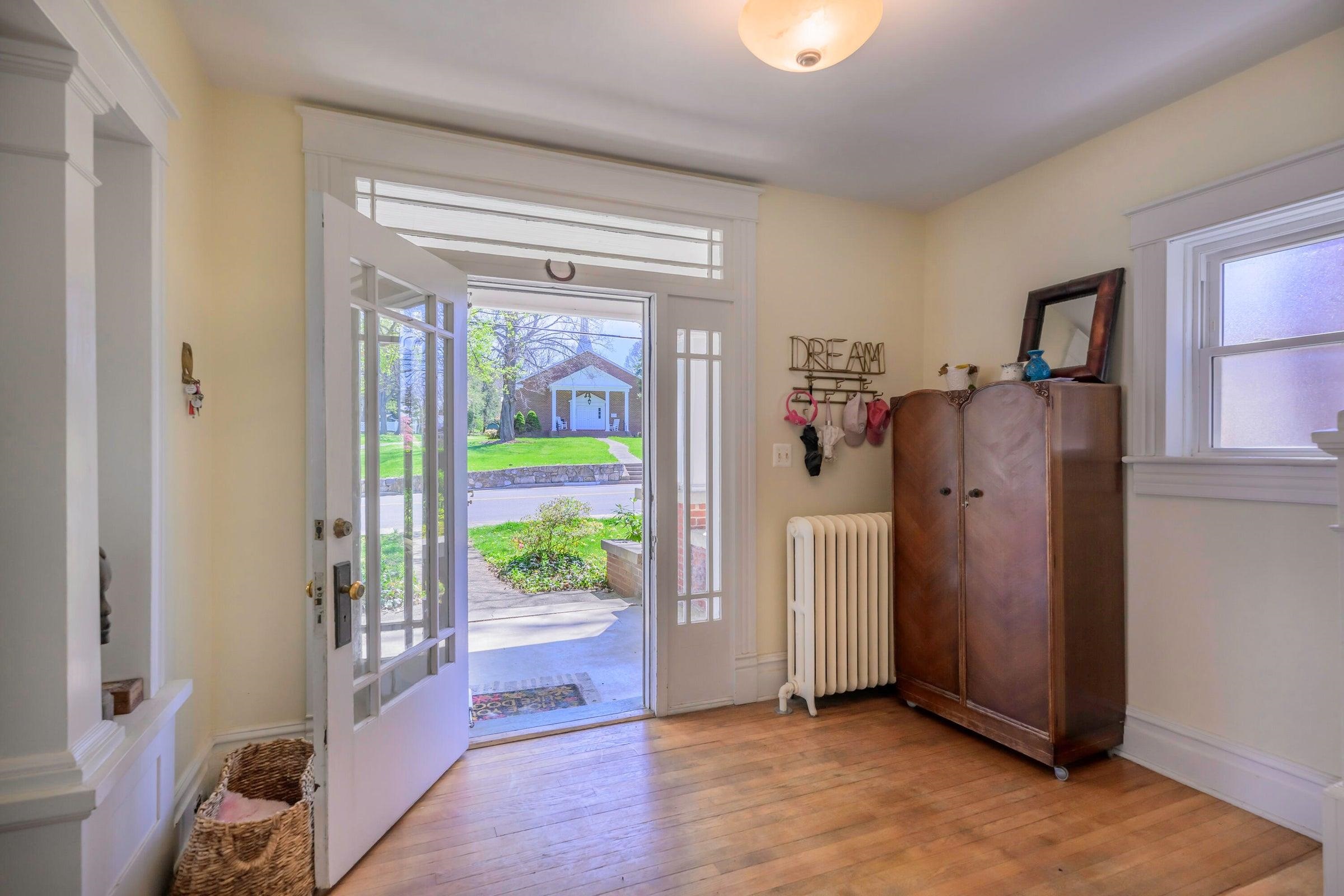 521 S MAIN ST, LEXINGTON, Virginia 24450, 3 Bedrooms Bedrooms, ,3 BathroomsBathrooms,Residential,521 S Main St Lexington, VA 24450,521 S MAIN ST,676603 MLS # 676603