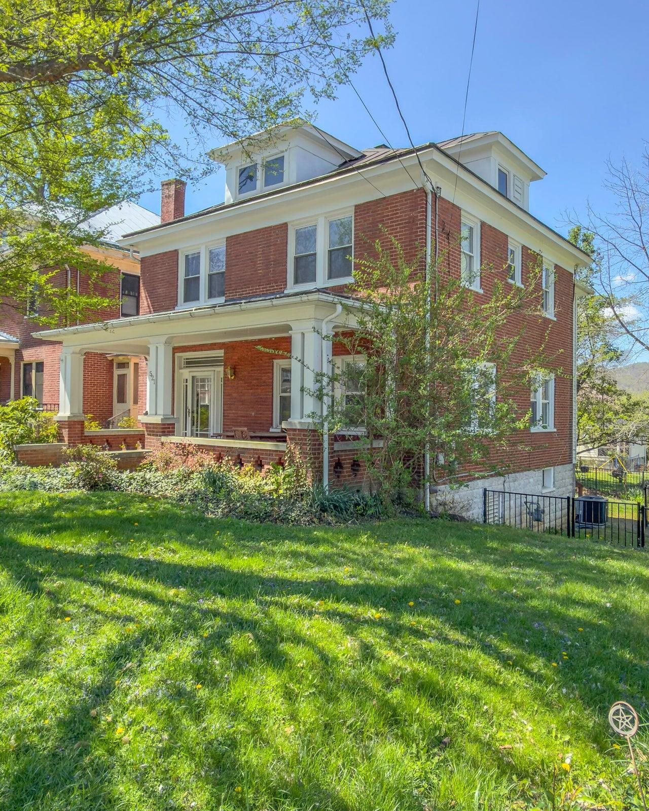 521 S MAIN ST, LEXINGTON, Virginia 24450, 3 Bedrooms Bedrooms, ,3 BathroomsBathrooms,Residential,521 S Main St Lexington, VA 24450,521 S MAIN ST,676603 MLS # 676603