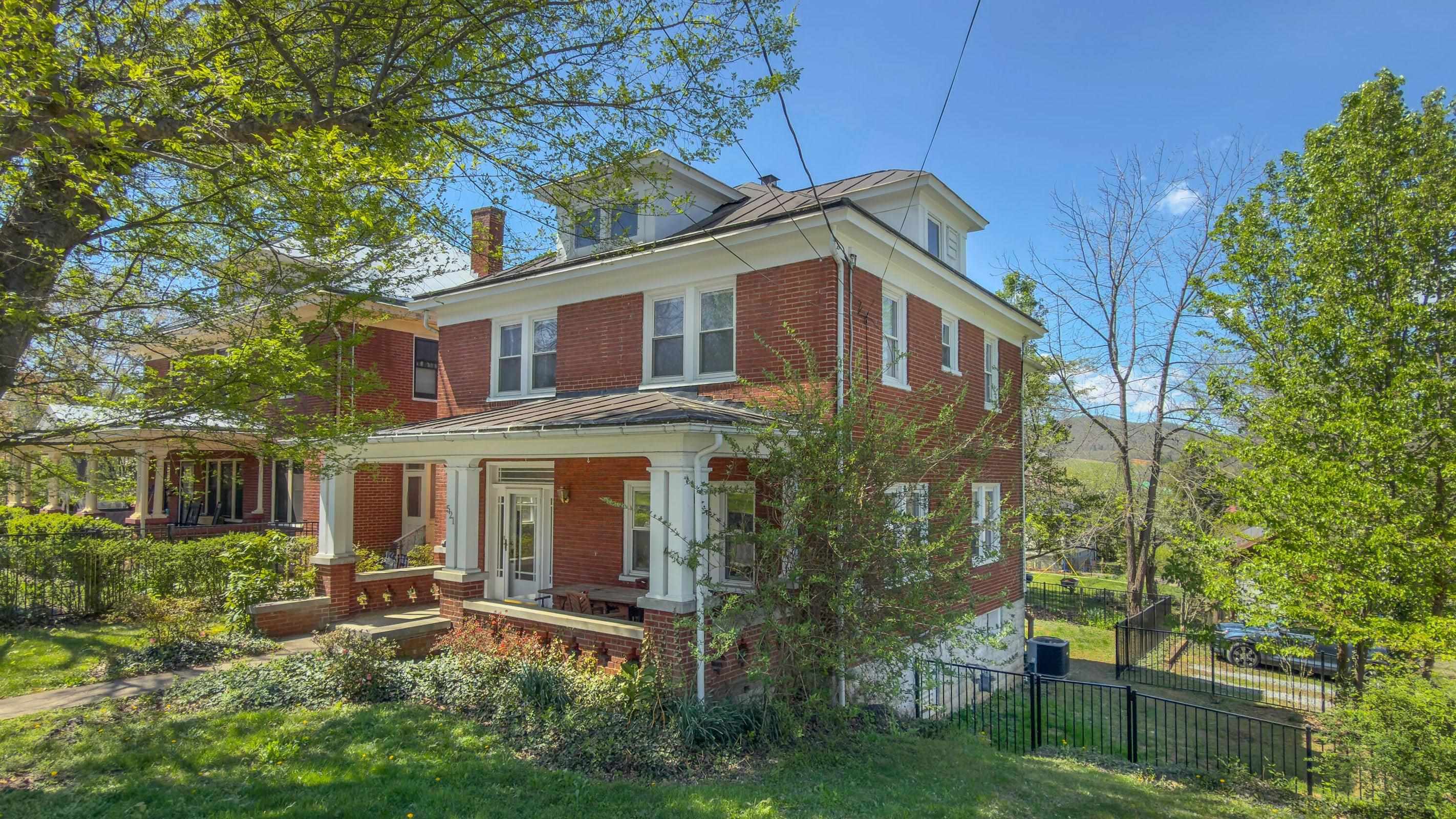 521 S MAIN ST, LEXINGTON, Virginia 24450, 3 Bedrooms Bedrooms, ,3 BathroomsBathrooms,Residential,521 S Main St Lexington, VA 24450,521 S MAIN ST,676603 MLS # 676603
