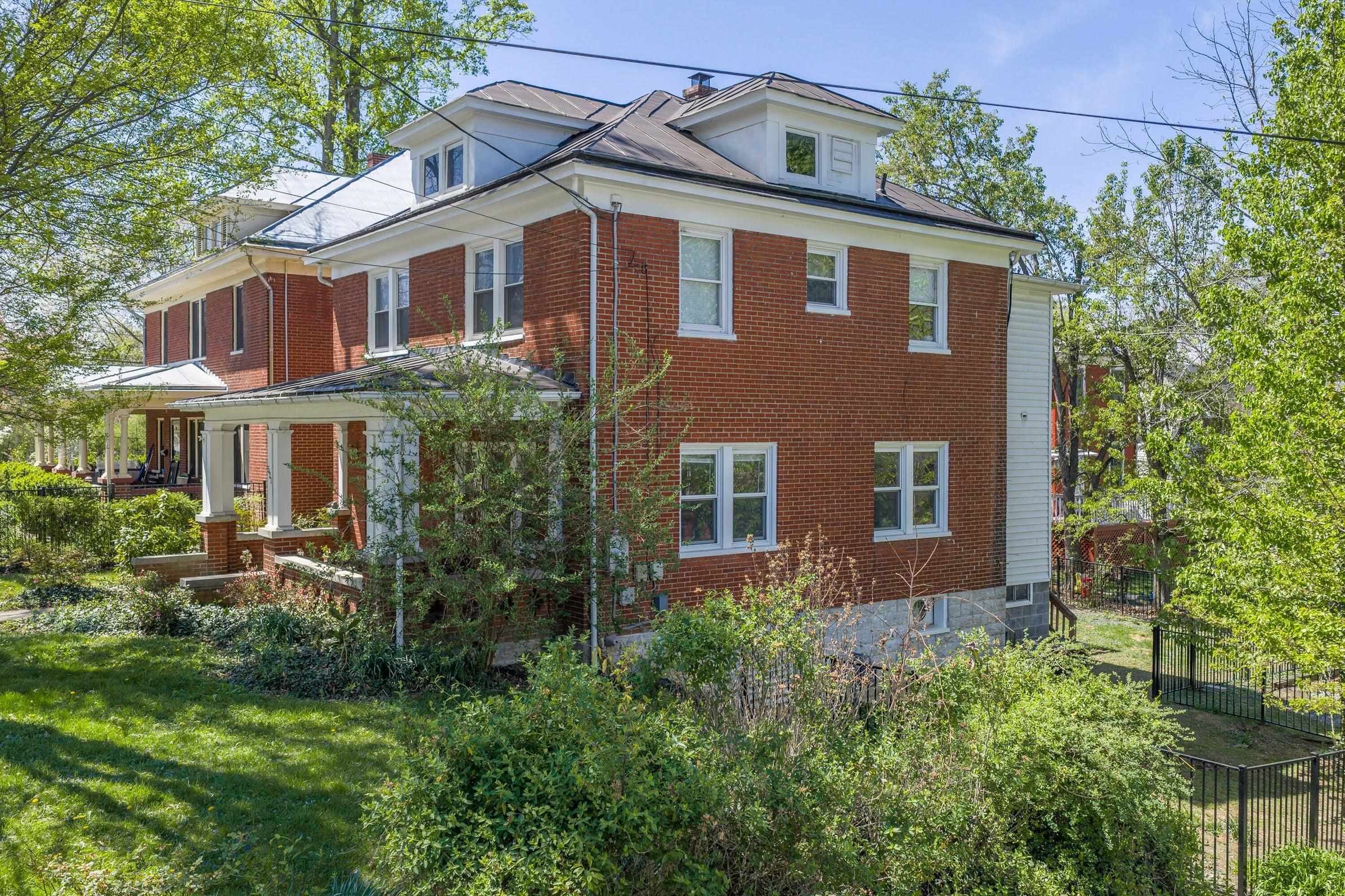 Just a short walk to Woods Creek Trail, Waddell Elementary, two colleges, shops, excellent restaurants and all that Lexington has to offer!